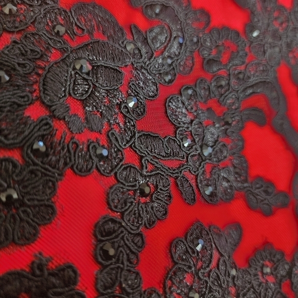 Dave & Johnny Red Dress Black Floral Applique Size 7/8 Knee Length Short Formal - Picture 4 of 7